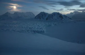 Lodowce podczas nocy polarnej wcale nie śpią - ustalili polscy naukowcy