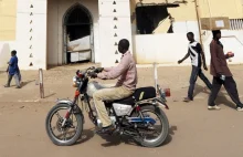 Jak Islamisci zaprowadzili prawo szariatu wsrod czarnoskorej ludnosci w Mali