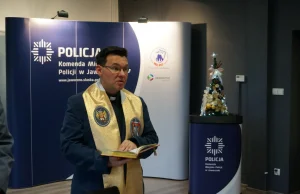 Księża na służbie. Zatrudnieni są w policji, w straży pożarnej.