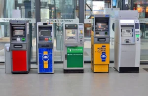 Policja ostrzega: nie skanujcie kodów QR na bankomatach