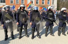 Setki uzbrojonych po zęby policjantów na Marszu Równości w Koszalinie...