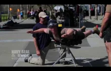 Jak wyglądają ćwiczenia spadochronowe w N.A.V.Y SEAL?