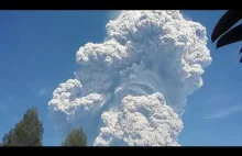 Sinabung - kolejna erupcja wulkanu w północnej części Sumatry w Indonezji