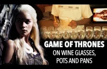 Motyw z Game of Thrones grany na szklankach.