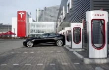 Tesla kończy z darmowym ładowaniem na stacjach Supercharger