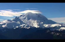 Chmury nad górą Mt. Rainier