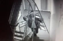 VIDEO] HIT! Kamera monitoringu nagrała złodzieja, którą ukradł!