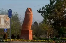 Statua fallicznej sowy wzbudza oburzenie w Serbii