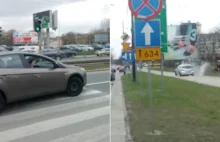 Pościg w stolicy. Pisk opon, auto mknące chodnikiem, syreny, b--ń [wideo]