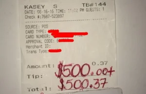 Kelner dostał 500 dol. napiwku. Bo okazał dobroć