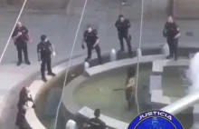 Hiszpańska policja aresztuje mężczyznę z maczetą.