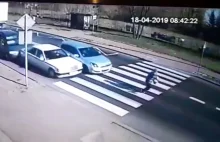 Kolizja 4 samochodów w Sulejowie – film z miejsca wypadku