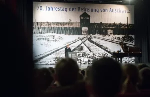 Były więzień Auschwitz walczy z „polskimi obozami”