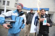 Zostawili rodzinę z... 250 zł! Protest przed bankiem PKO BP