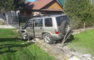 Auto oddane do naprawy zostaje zniszczone. W środku pijany właściciel warsztatu.