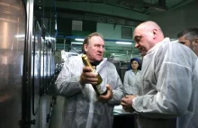 Gérard Depardieu odwiedził białoruską fabrykę win WIDEO