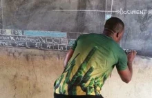 Nauczyciel z Ghany rysował uczniom interfejs Worda kredą. Microsoft zareagował