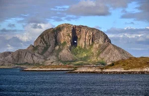 Torghatten - dziurawa góra z Norwegii