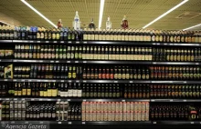 PO i PiS chcą zakazu sprzedaży alkoholu na stacjach benzynowych
