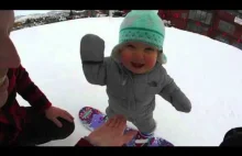 14 miesięczne dziecko na snowboardzie