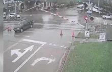 SUV vs. pociąg...brak słów