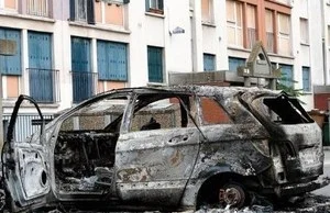 Ponad 20 samochodów spłonęło w Bordeaux