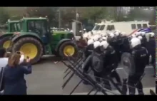 Traktor vs Police