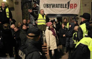Obywatele UB pogryźli jedną z osób w Biurze Przepustek Sejmowych