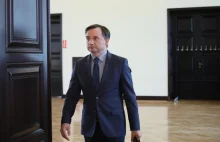 "Afera Piebiaka" obciąża ministra Ziobrę. Nie spada jednak poparcie dla PiS