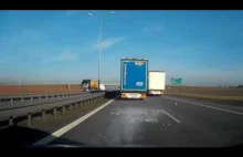 Bryła lodu spada z ciężarówki