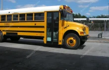 Zachowanie kierowców na widok autobusu szkolnego.