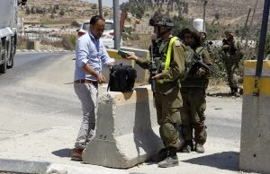 Arab pobity kolbą i skopany przez Izraelskich żołnierzy umarł w areszcie.