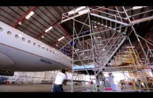Film przedstawiający procedurę instalowania WIFI na pokładzie samolotu.