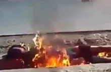 DRASTYCZNY FILM: Spalili go żywcem gdy wyszedł z meczetu