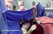 Grał na gitarze w czasie operacji mózgu. Wybrał piosenkę The Beatles [VIDEO]