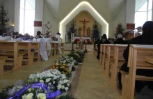 Pogrzeb księdza, a stronka diecezji publikuje foty jak ten leży martwy