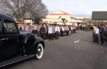 Uczniowie wzięli udział w pogrzebie swojego nauczyciela.