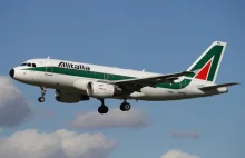 Włoskie linie lotnicze Alitalia zostawiają pasażerów na pastwę losu za granicą