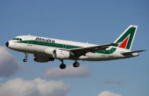 Włoskie linie lotnicze Alitalia zostawiają pasażerów na pastwę losu za granicą