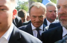 Donald Tusk do ambasadora RP: odda mi pan tę tablicę?