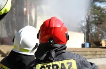 Strażacy walczą z ogniem w Krotoszynie. Zapalił się dach urzędu.
