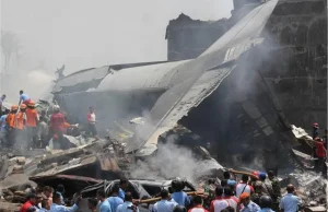 Samolot spadł na 2 milionowe miasto w Indonezji. Podejrzewa się nawet 116 ofiar.