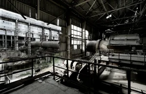 Postapokaliptyczny krajobraz - opuszczona fabryka