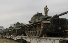 Turcja koncentruje czołgi na granicy z Syrią. ENG