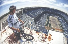 Jazda BMX po opuszczonym stadionie Silvedome w Motor City.