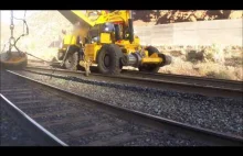 Prace na torowisku - Wymiana zużytej szyny kolejowej