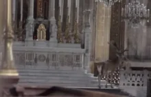 Jeleń wbiegł do kościoła i tam się ukrył, bo uciekał przed myśliwymi.
