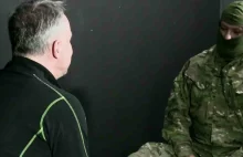 Bogusław Linda rozmawia z byłym żołnierzem GROM-u