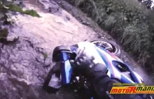 Offroad sportowym motocyklem po błocie - koszmarne przeżycie z kamerką