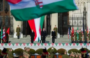 "Financial Times": Rosja wspiera skrajną prawicę na Węgrzech. Są dowody.